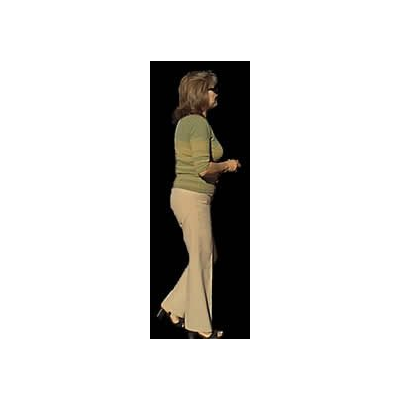 Donna che cammina con stile