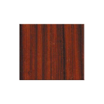 Eleganza nel legno rossastro