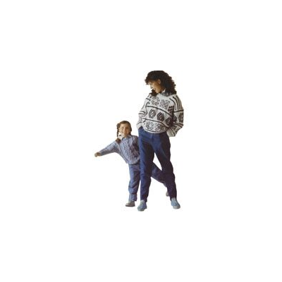 Madre e figlia in abiti casual