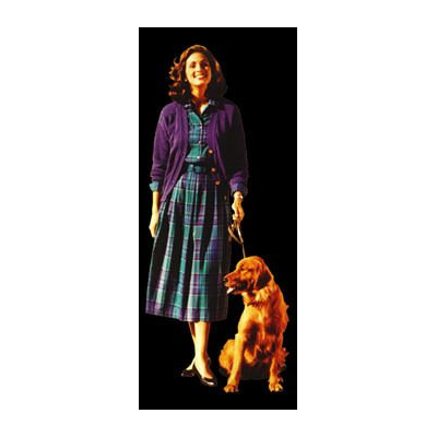 Donna che cammina con il cane