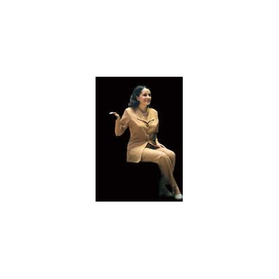 Donna elegante seduta