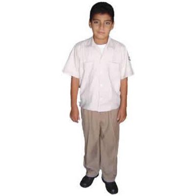 Studente in uniforme per il rendering