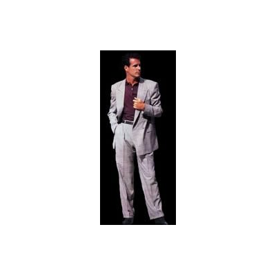 Uomo elegante in piedi
